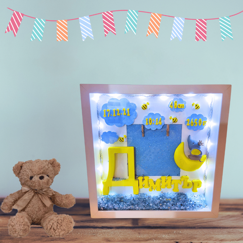 Персонализирана рамка с голяма буква за момче с данни и име